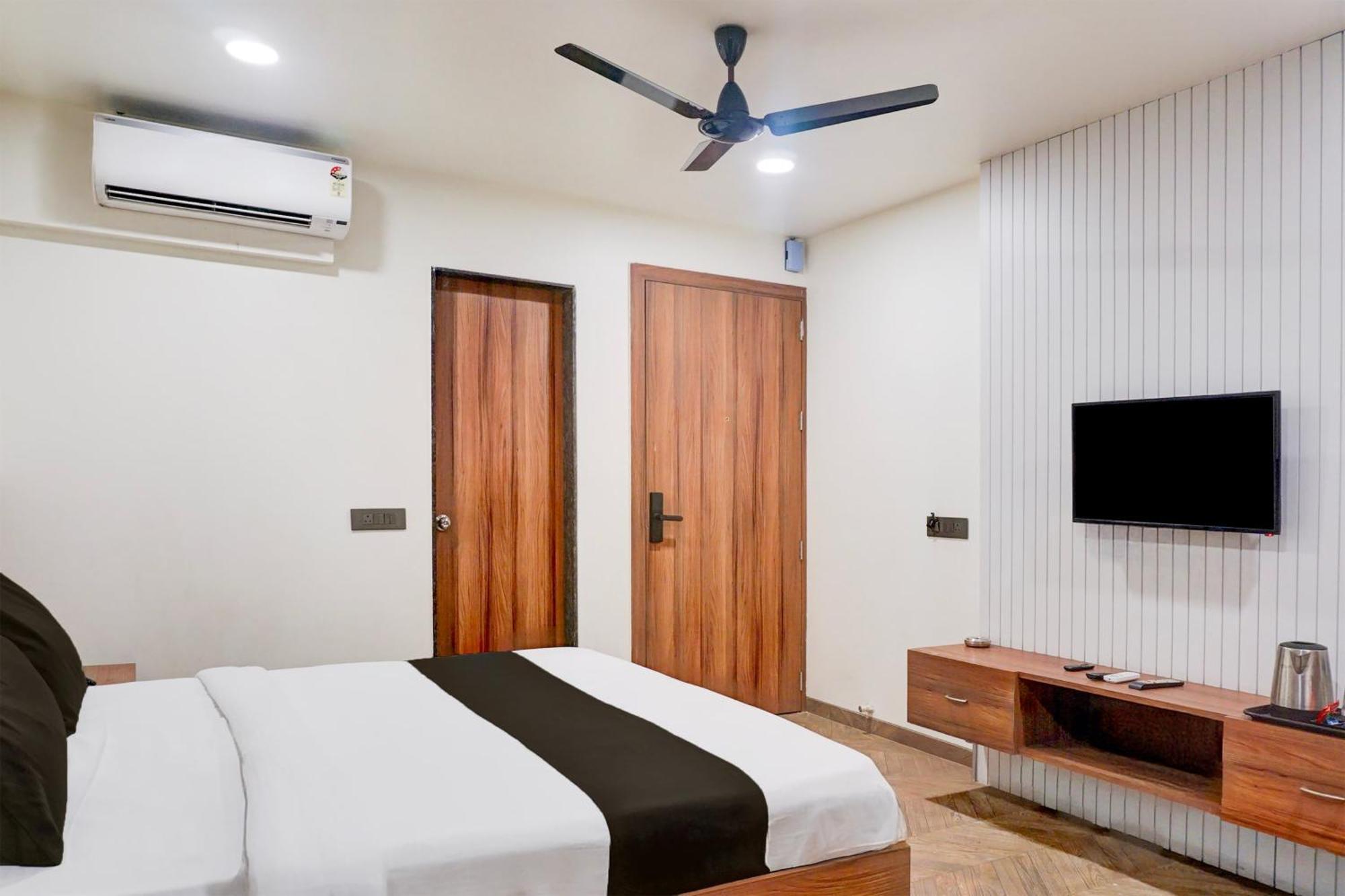 Super Townhouse Oak Viman Nagar Formerly Kuber Inn Kharadi Екстер'єр фото